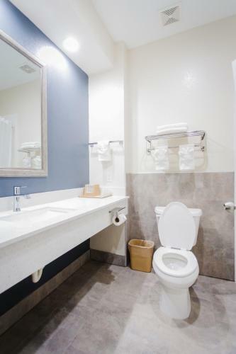 Hotel Scottish Inn & Suites Willowbrook
