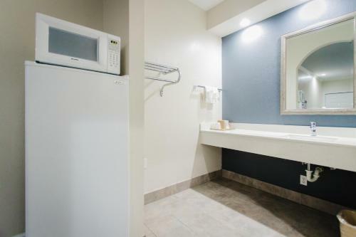 Hotel Scottish Inn & Suites Willowbrook