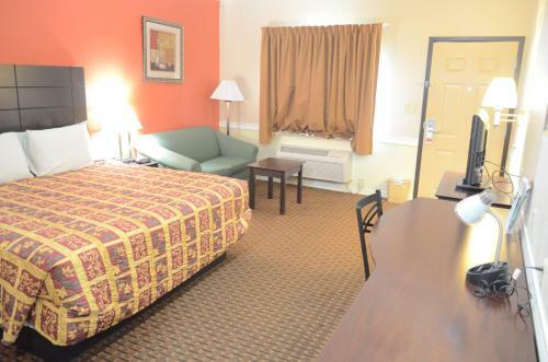 Motel Budget Host Inn & Suites