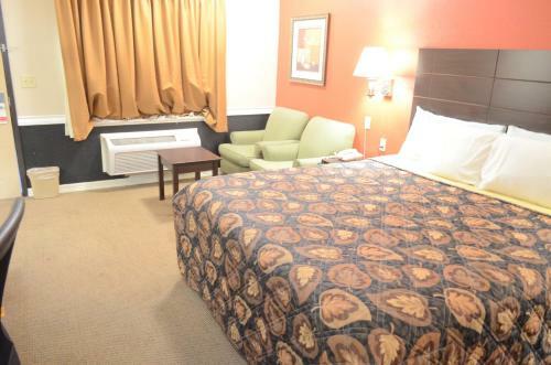 Motel Budget Host Inn & Suites