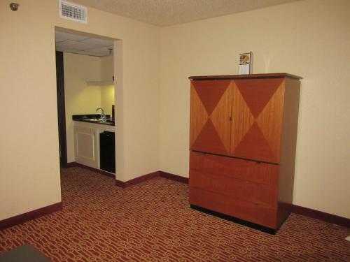 Atrium Hotel And Suites Dfw Airport