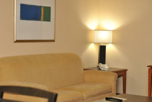 Atrium Hotel And Suites Dfw Airport