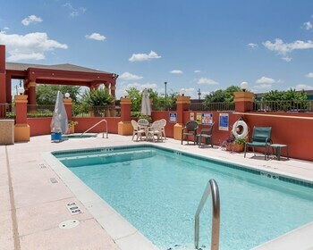 Hotel Comfort Suites La Porte