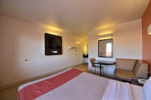 Motel 6 Laredo South