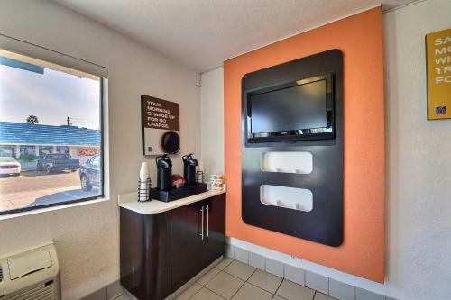 Motel 6 Laredo South