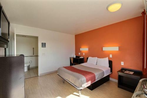 Motel 6 Laredo South