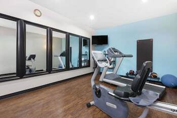 Hotel Days Inn & Suites Madisonville