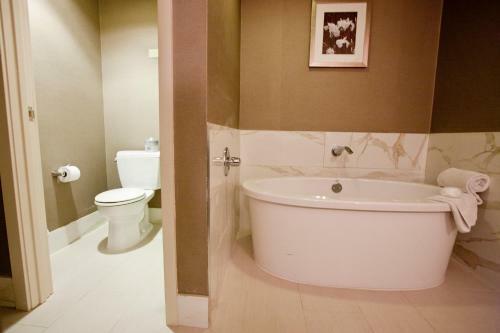 Hotel Doubletree By Hilton Midland Plaza