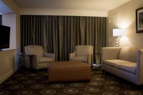 Hotel Doubletree By Hilton Midland Plaza
