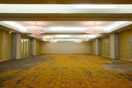 Hotel Doubletree By Hilton Midland Plaza