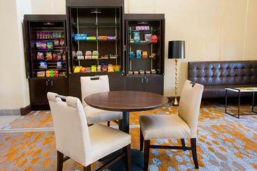 Hotel Doubletree By Hilton Midland Plaza