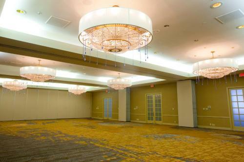 Hotel Doubletree By Hilton Midland Plaza