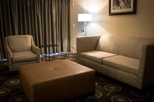 Hotel Doubletree By Hilton Midland Plaza