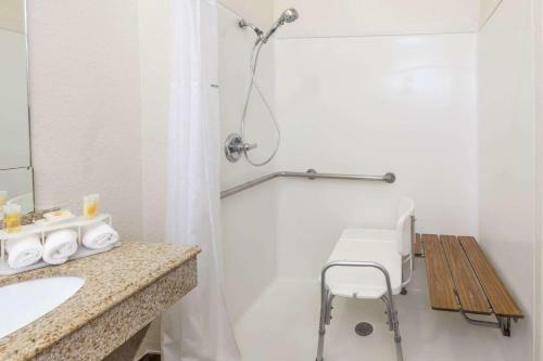 Hotel Days Inn And Suites