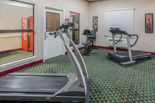 Hotel Days Inn And Suites