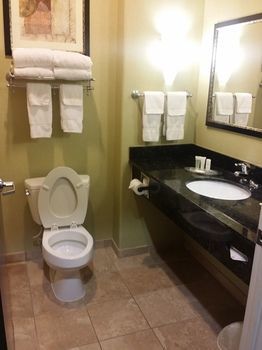 Hotel Airport Suites