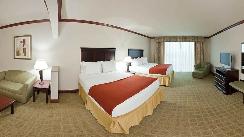 Holiday Inn Express Hotel & Suites Sherman Highway 75