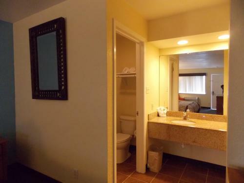 Hotel River Walk Inn & Suites