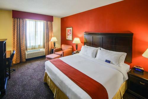 Holiday Inn Express Hotel & Suites Terrell