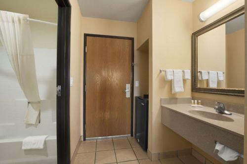 Hotel Days Inn & Suites North Stone Oak