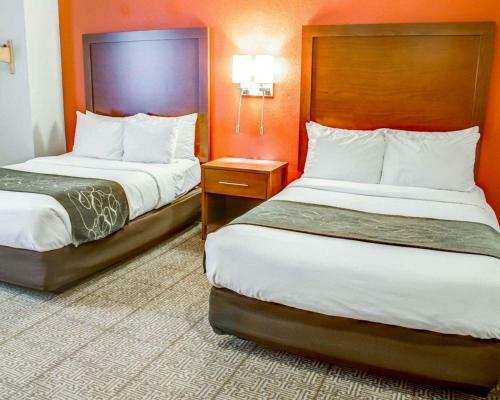 Hotel Comfort Suites Near South Broadway Mall
