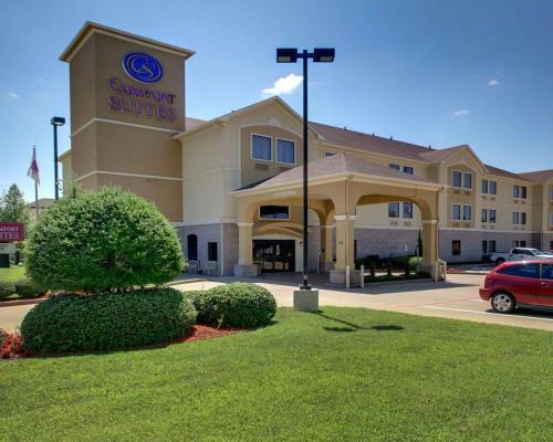 Hotel Comfort Suites Near South Broadway Mall