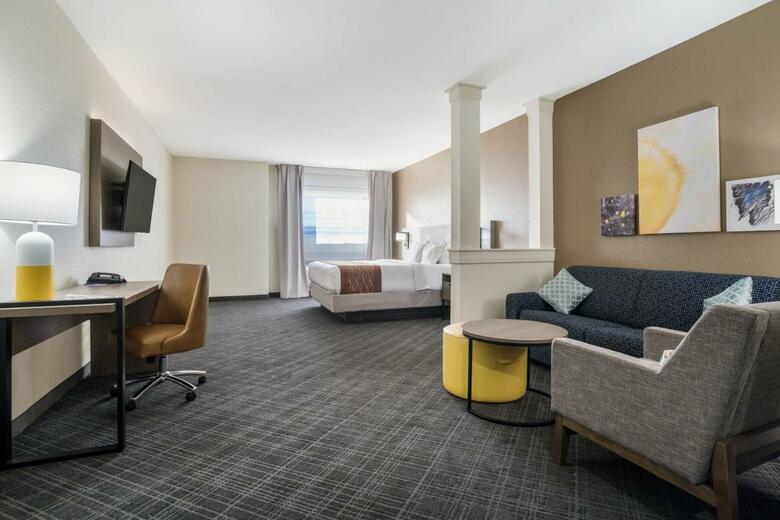 Hotel Comfort Inn & Suites