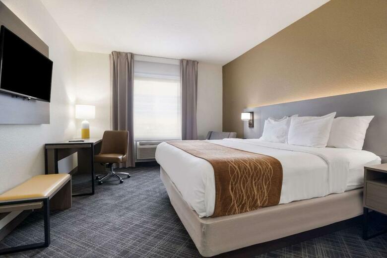 Hotel Comfort Inn & Suites