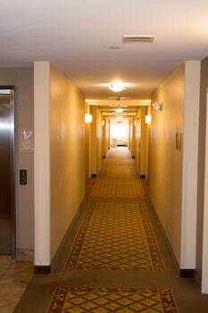 Hotel Candlewood Victoria