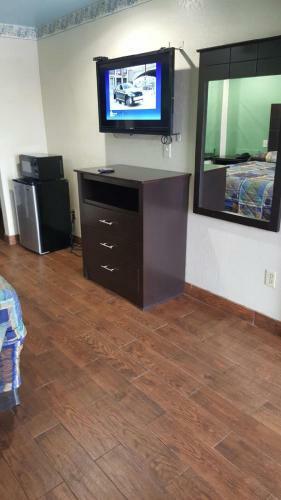 Motel Raintree Inn And Suites