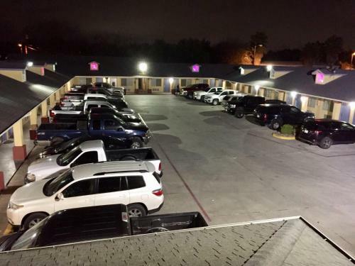 Motel Raintree Inn And Suites