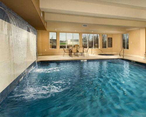 Hotel Comfort Suites Baylor North