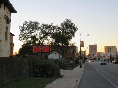 Motel La Hacienda Inn By Knights Inn