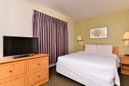Hotel America's Best Value Inn & Suites