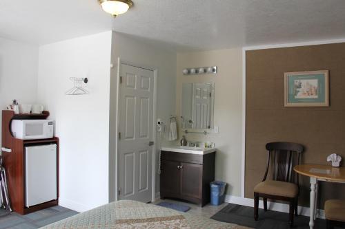 Bybee's Steppingstone Motel