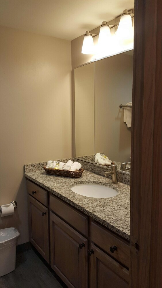 Hotel Raintree's Park Plaza Park City