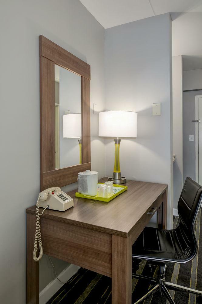 Americana Hotel