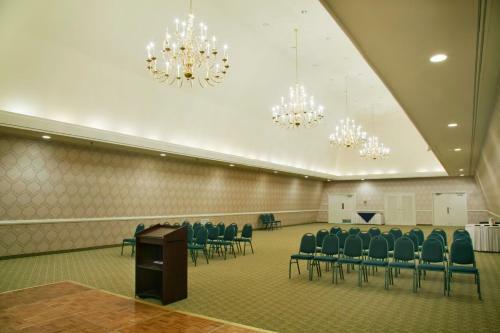 Fredericksburg Hospitality House Hotel