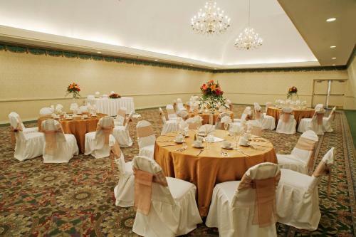 Fredericksburg Hospitality House Hotel