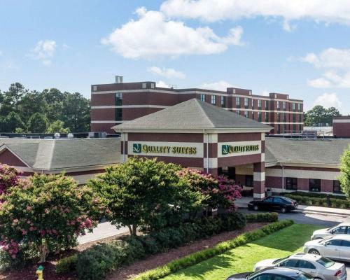 Hotel Quality Suites Lake Wright Norfolk Airport