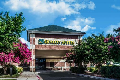 Hotel Quality Suites Lake Wright Norfolk Airport