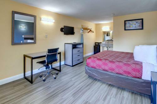 Hotel Econo Lodge At Military Circle