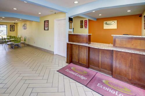 Hotel Econo Lodge At Military Circle
