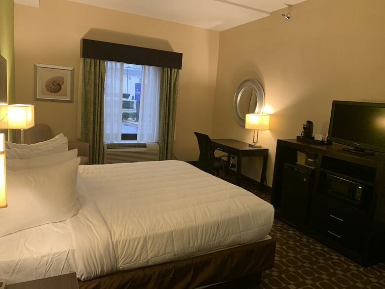 Hotel Clarion Inn & Suites Virginia Beach