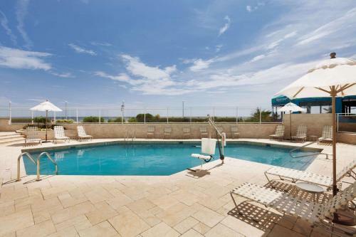 Surfbreak Oceanfront Hotel, An Ascend Hotel Collection Member
