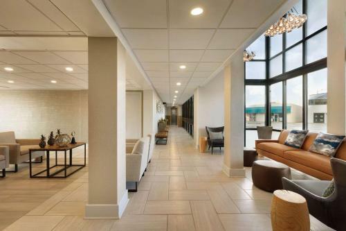 Surfbreak Oceanfront Hotel, An Ascend Hotel Collection Member