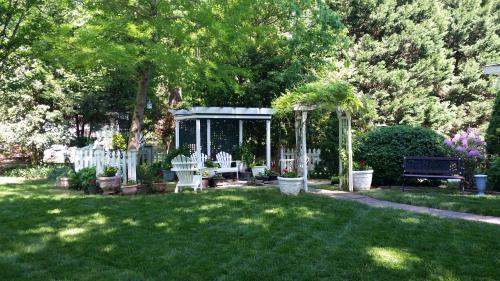 Bed & Breakfast A Williamsburg White House Inn