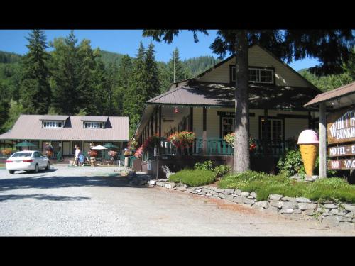 Whittaker's Motel & Historic Bunkhouse