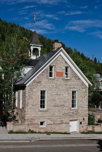 Washington School House Hotel