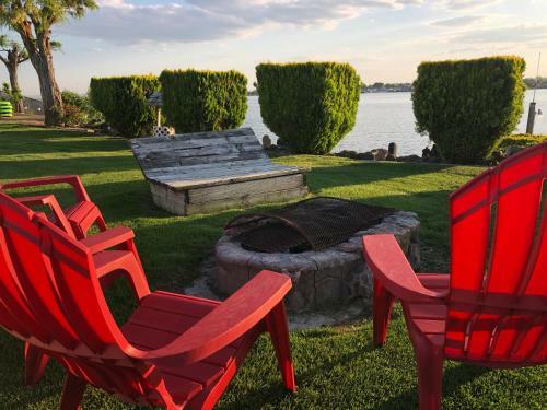 Posada Lakeshore Inn Water Front